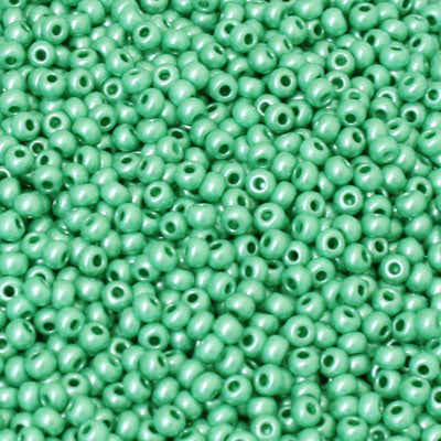 #9/0 ROCAILLES  - APPROX 40G - ALABASTER LIGHT GREEN