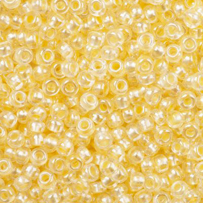 #6/0 ROCAILLES - APPROX 40G - INSIDE COLOUR CREAM