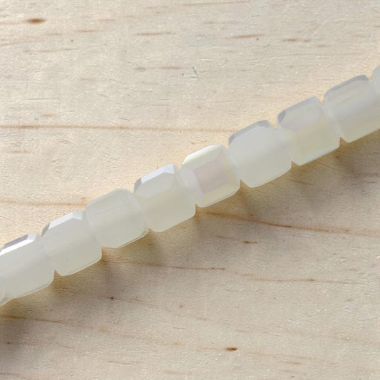 8 MM CUBE BEADS APPROX 100 PCS / IRIDESCENT WHITE