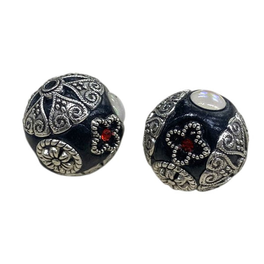 18 MM BLACK / SILVER BEAD - 1 PC